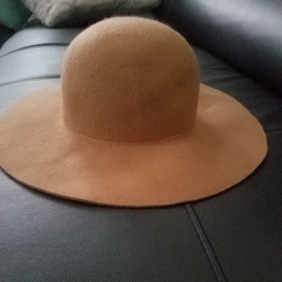 Forever 21 Accessories - Women brown Summer hat preowned good condition